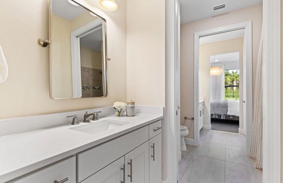 Jack and Jill secondary bedroom