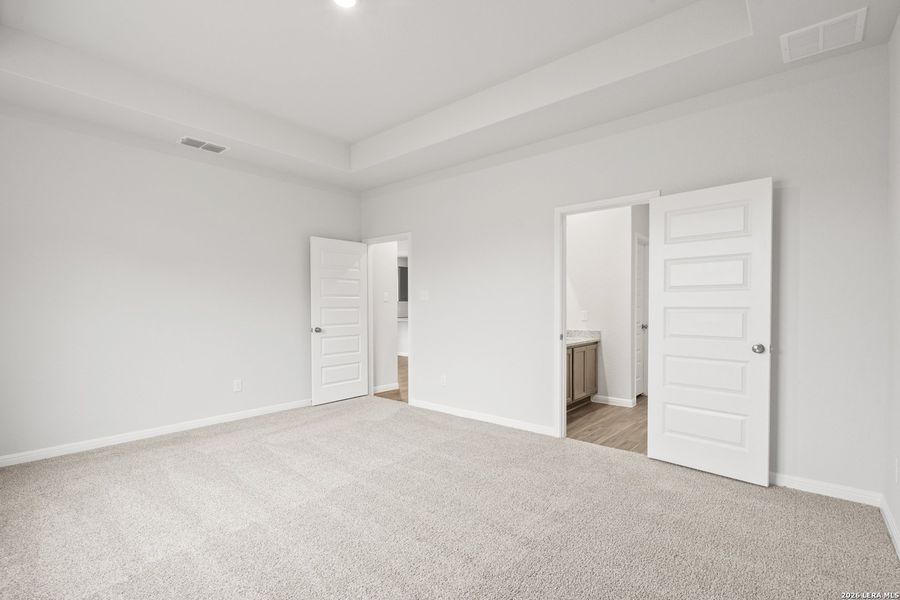 Spacious, unfurnished interior of a new home in Hunters Ranch, San Antonio (Image 24).