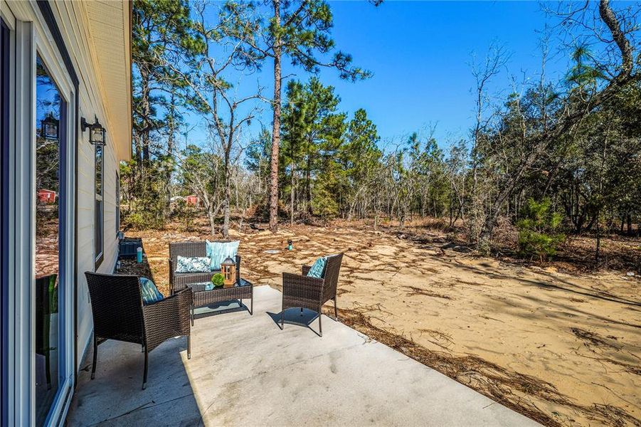 Exterior details and patio area of a home in , Keystone Heights (Image 3).