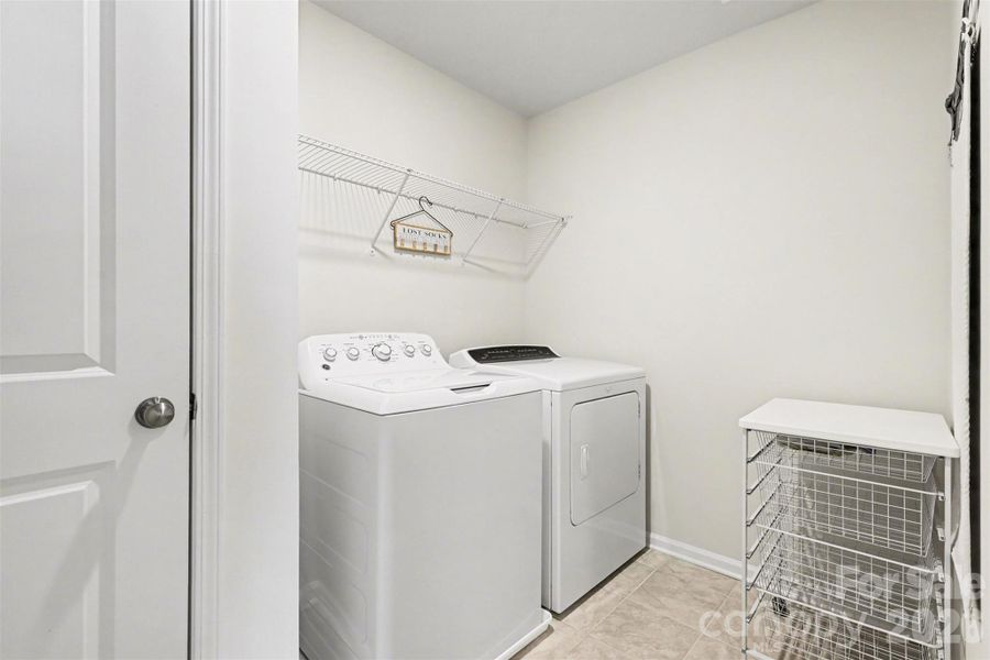 Close-up of interior finishes inside a home in Walnut Creek, Lancaster (Image 22).