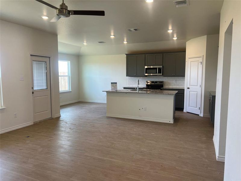 Open concept - Family Room