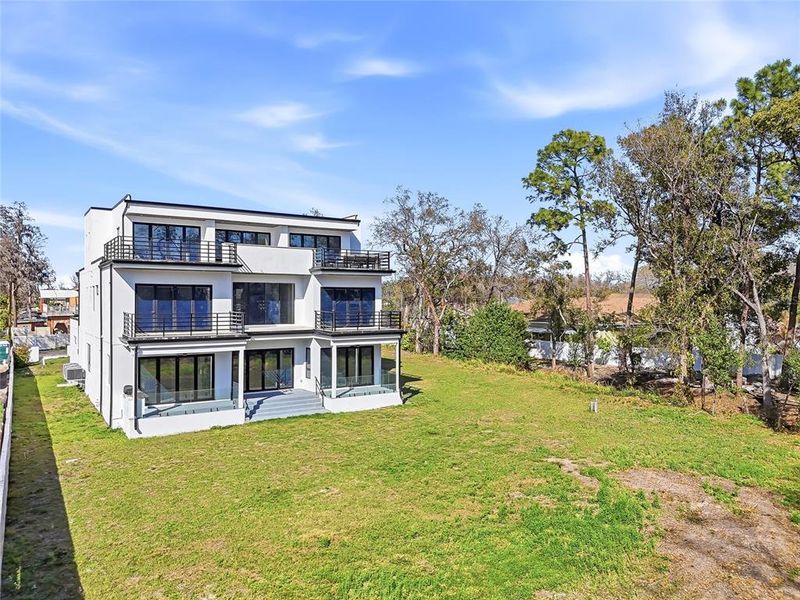Exterior details and patio area of a home in , Tampa (Image 34).
