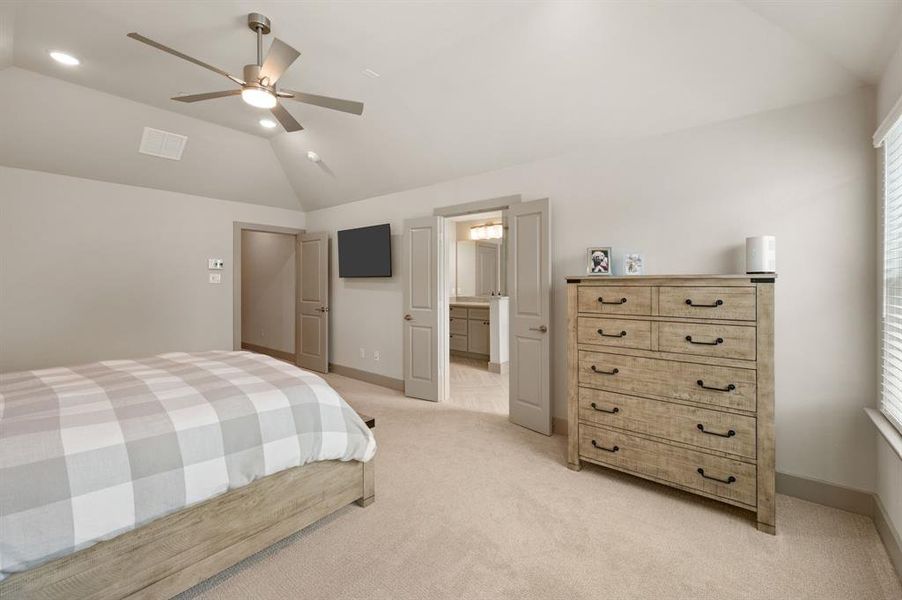 Furnished interior view inside a new home in , Farmers Branch (Image 29).