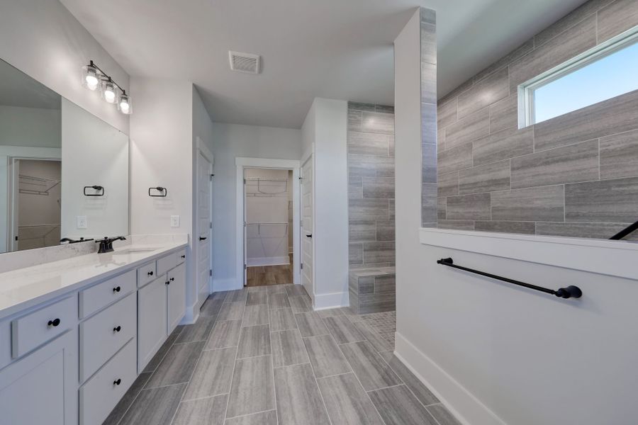 Furnished interior view inside a new home in Del Webb North Myrtle Beach, Myrtle Beach (Image 5).