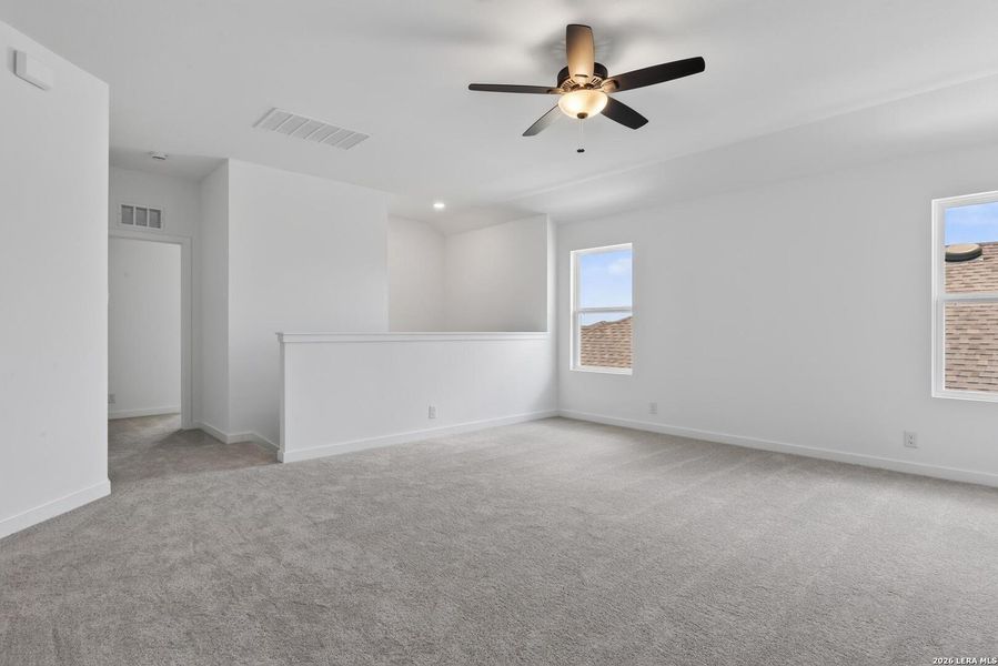 Spacious, unfurnished interior of a new home in Nopal Valley, San Antonio (Image 30).