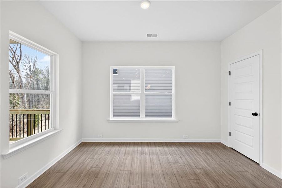 Spacious, unfurnished interior of a new home in Sanders Park, Austell (Image 22).