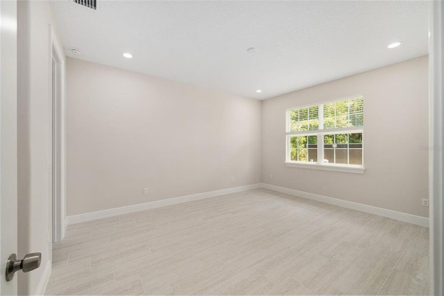 Spacious, unfurnished interior of a new home in , Summerfield (Image 21).