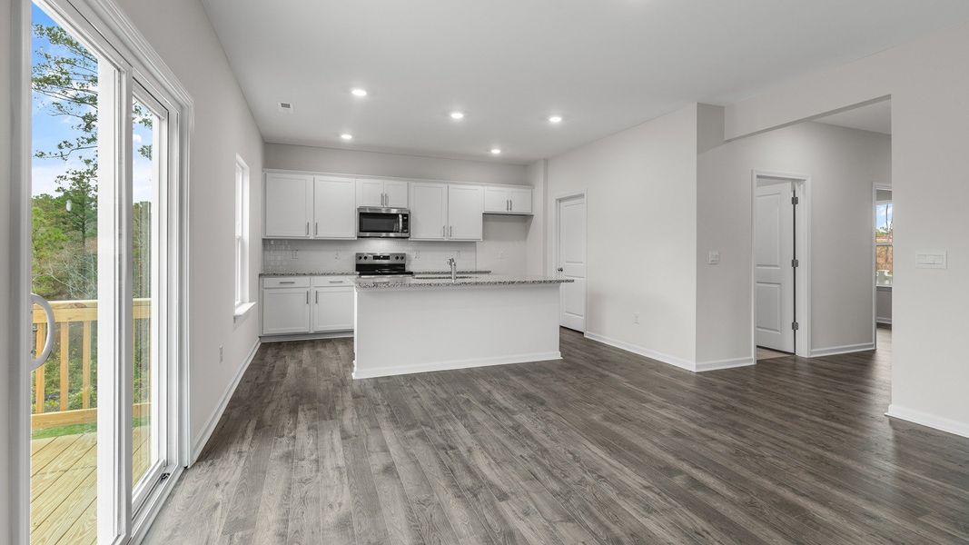 Spacious, unfurnished interior of a new home in Country Creek, Lexington (Image 30).