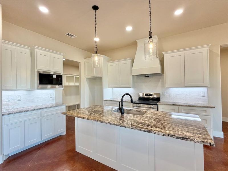 Furnished interior view inside a new home in , Weatherford (Image 10).