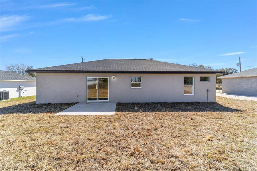 Exterior details and patio area of a home in , Dunnellon (Image 4).