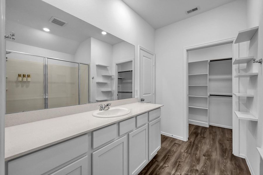 Spacious Primary Bathroom with tons of cabinet space / built-ins!