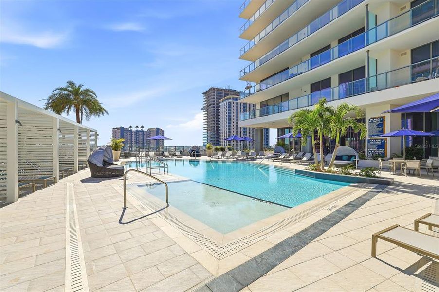 Condo located in St. Petersburg, FL showcasing its design and architecture (Image 52).