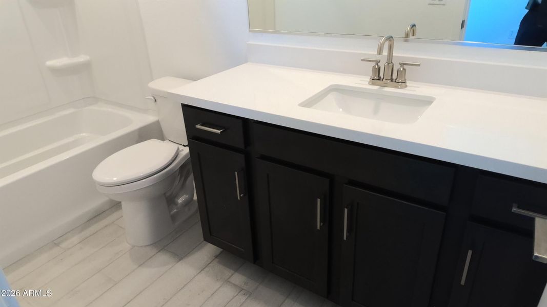 Guest suite bath with quartz top