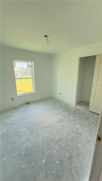 Spacious, unfurnished interior of a new home in , Fort Myers (Image 16).