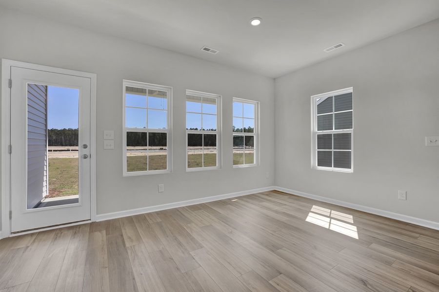 Spacious, unfurnished interior of a new home in River Tide Farms, Bolivia (Image 22).