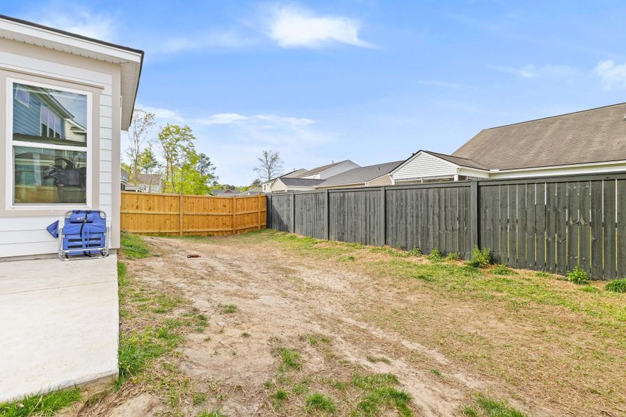 Exterior details and patio area of a home in , Charleston (Image 4).