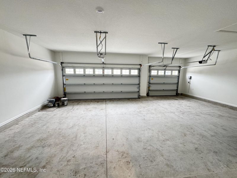 Spacious, unfurnished interior of a new home in Hyland Trail, Green Cove Springs (Image 27).