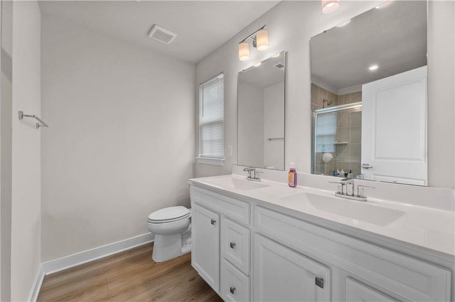 Furnished interior view inside a new home in , Calhoun (Image 32).