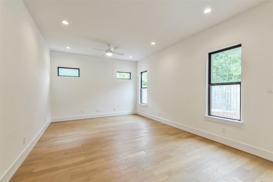 Spacious, unfurnished interior of a new home in Timbergrove Trails, Houston (Image 13).