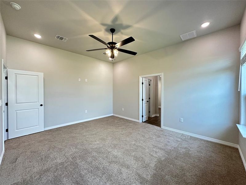 Spacious, unfurnished interior of a new home in , Lorena (Image 23).