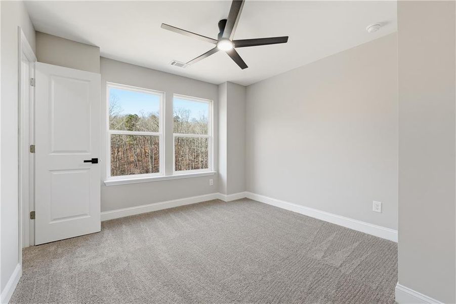 Spacious, unfurnished interior of a new home in , Gainesville (Image 14).