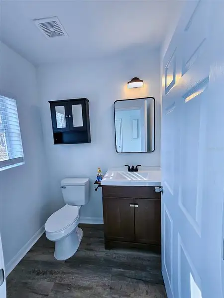 Furnished interior view inside a new home in , Dunnellon (Image 9).