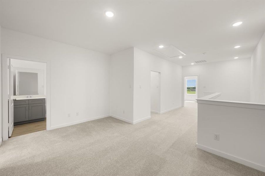 Spacious, unfurnished interior of a new home in The Pointe at Capp Smith Lake, Watauga (Image 32).