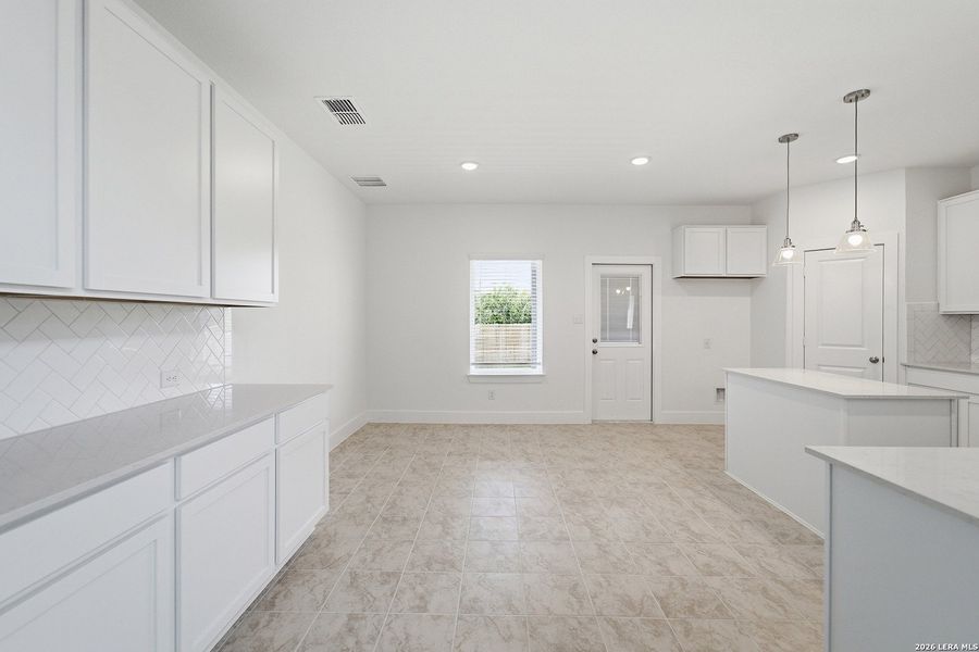 Spacious, unfurnished interior of a new home in Laurel Vistas, San Antonio (Image 25).