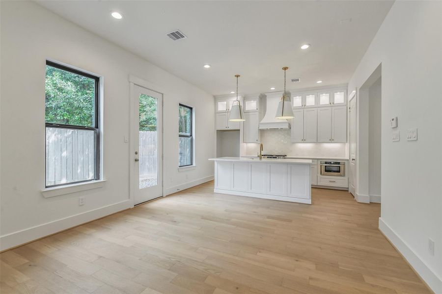Spacious, unfurnished interior of a new home in Timbergrove Trails, Houston (Image 30).