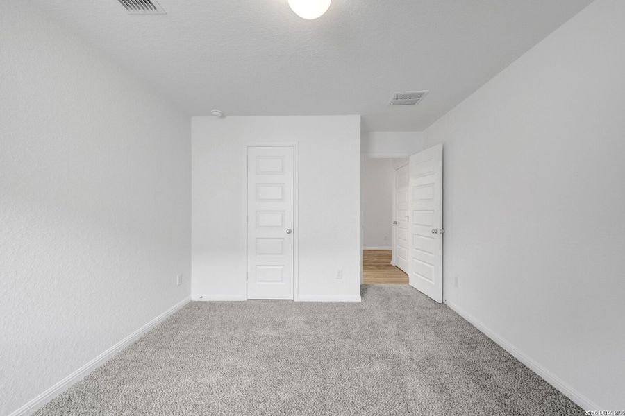 Spacious, unfurnished interior of a new home in Cinco Lakes, San Antonio (Image 30).