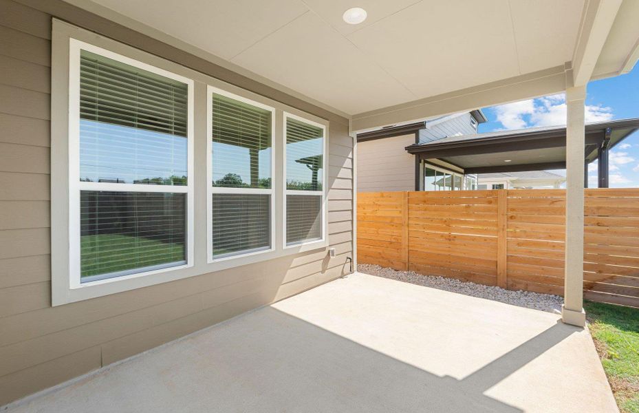 Exterior details and patio area of a home in Horizon Lake, Leander (Image 2).