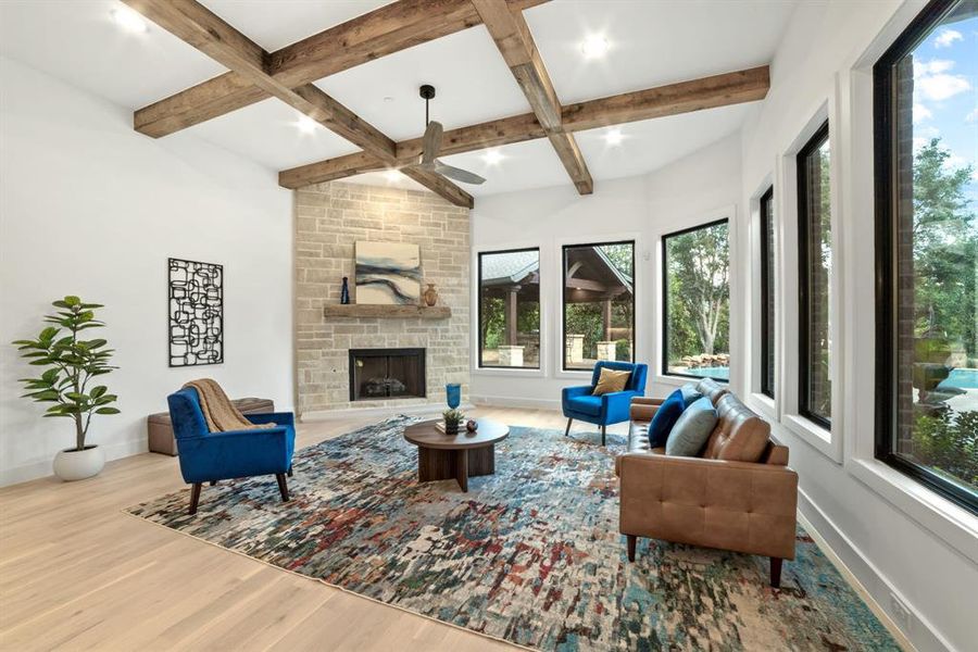 Family room overlooking backyard pool Family room overlooking backyard pool