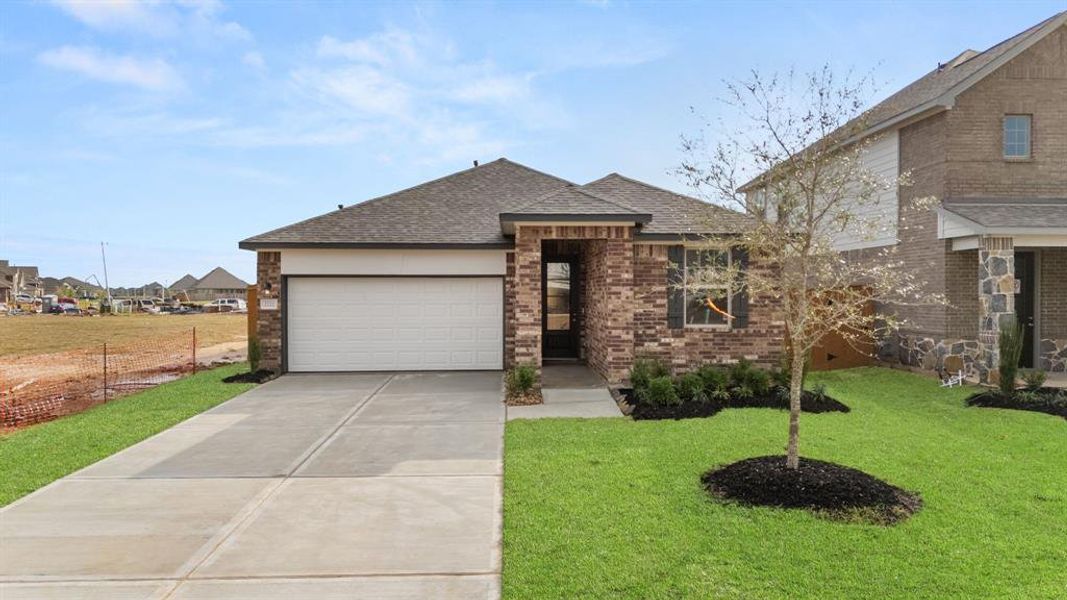 Welcome home to 2722 Vila Vita Lane located in the master planned community of Lago Mar and zoned to Dickinson ISD!