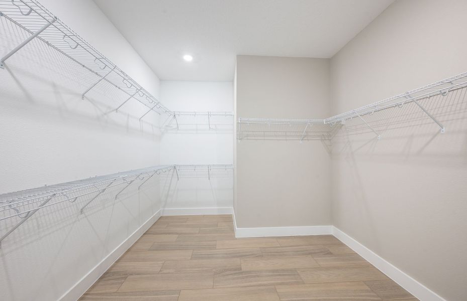 Representative unfurnished interior of a home built from the Berkley Grand by Pulte Homes in Two Rivers, Zephyrhills (Image 22).