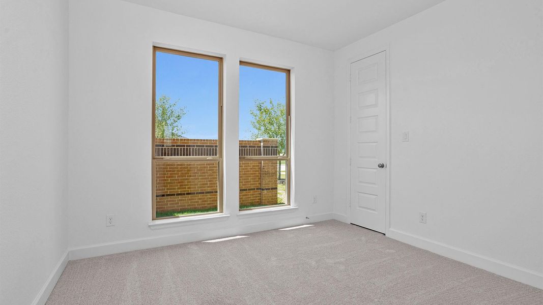 Spacious, unfurnished interior of a new home in Elyson, Katy (Image 6).