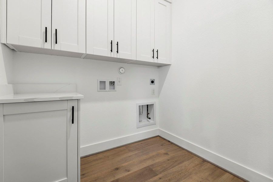 Spacious, unfurnished interior of a new home in Hallimore Ranch, Rosenberg (Image 12).