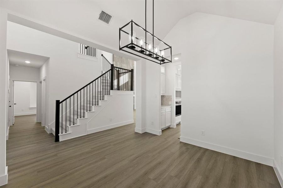 Spacious, unfurnished interior of a new home in Edgewood Creek, Celina (Image 27).
