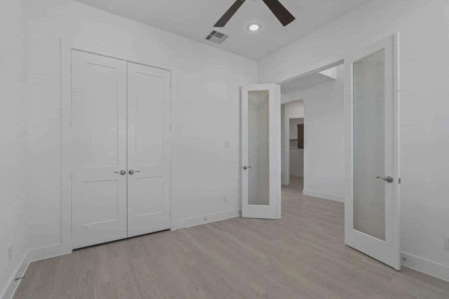 Representative unfurnished interior of a home built from the Waterford by Chesmar Homes in Meridiana 60's, Manvel (Image 33).