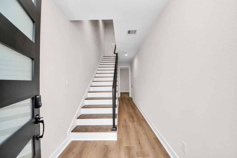 Spacious, unfurnished interior of a new home in , Houston (Image 23).
