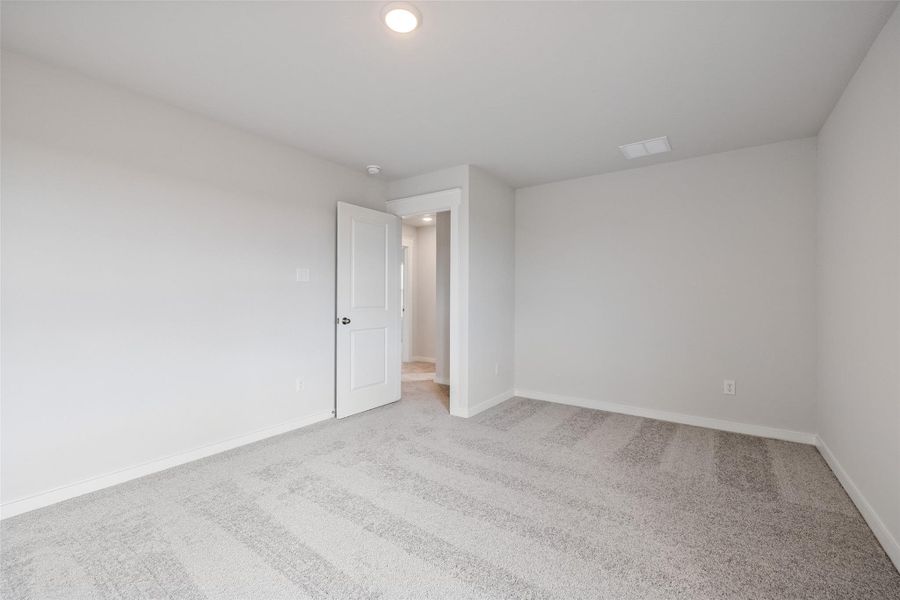 Spacious, unfurnished interior of a new home in Cielo, Conroe (Image 18).