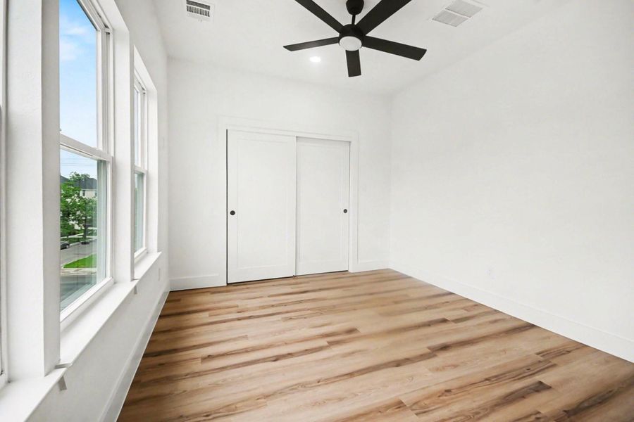 Spacious, unfurnished interior of a new home in , Houston (Image 25).