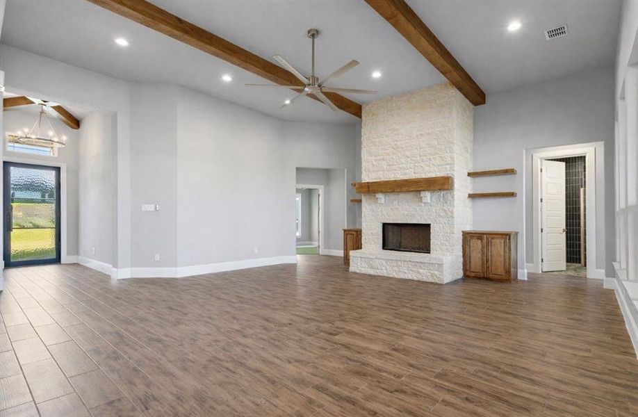 Spacious, unfurnished interior of a new home in , Weatherford (Image 20).