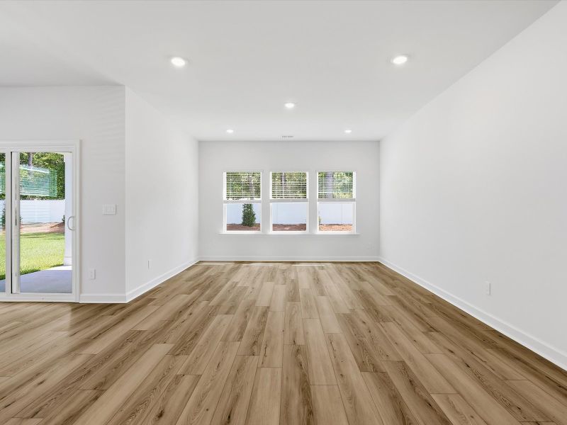 Spacious, unfurnished interior of a new home in Crown Pointe, Georgetown (Image 10).