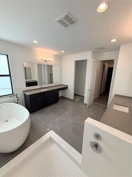 Master Bathroom Master Bathroom