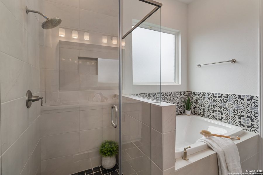 Furnished interior view inside a new home in Woodbridge Farms, La Vernia (Image 12).