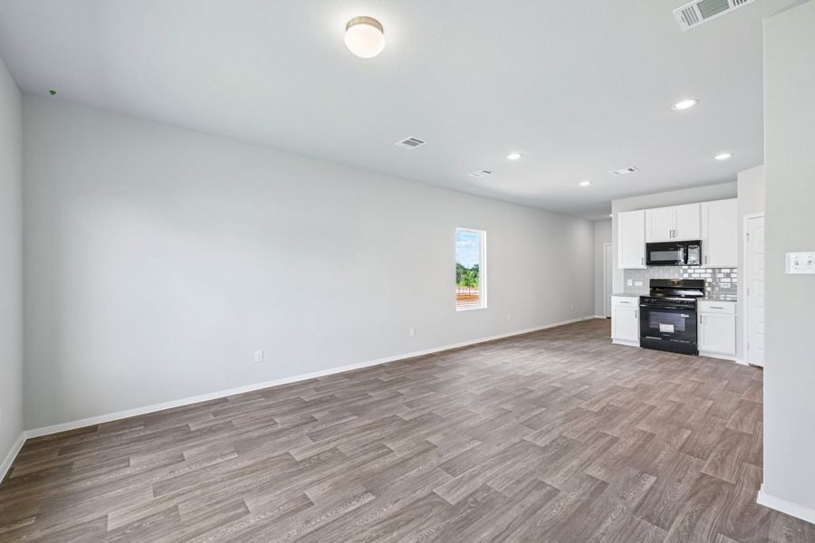 Spacious, unfurnished interior of a new home in Cascade, Liberty Hill (Image 13).