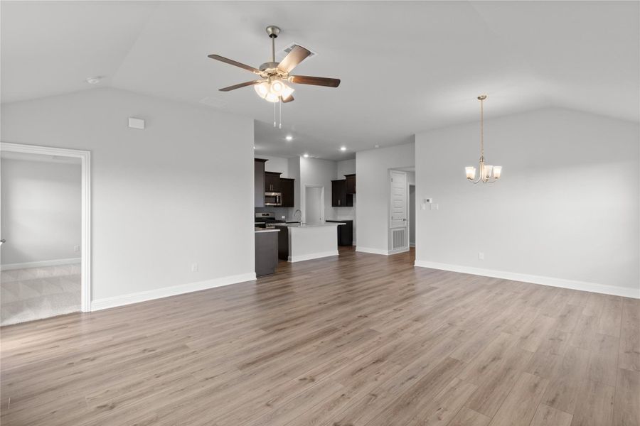 Spacious, unfurnished interior of a new home in River Ranch Trails, Dayton (Image 16).