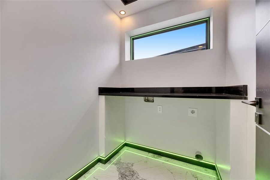 Spacious, unfurnished interior of a new home in , Apollo Beach (Image 72).