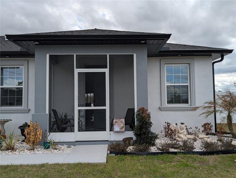 Exterior details and patio area of a home in , Poinciana (Image 4).