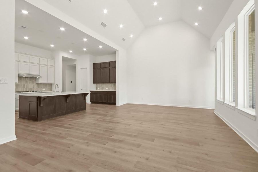 Spacious, unfurnished interior of a new home in COLTON: 60ft. lots, Todd Mission (Image 12).